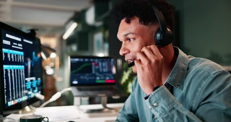 Leinwandbilder - Man, trading call centre and consulting in office, financial advisor and customer support for crypto. Male person, speaking and computer for online faq chat in workplace, stock market and hotline