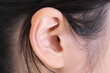 © taronabe - 20代の女性の耳