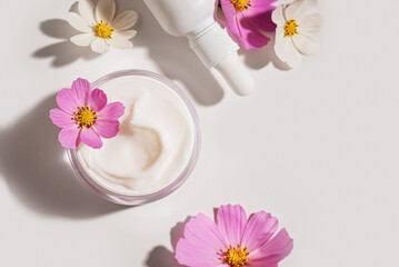 Poster - Organic cosmetic products with delicate pink flowers