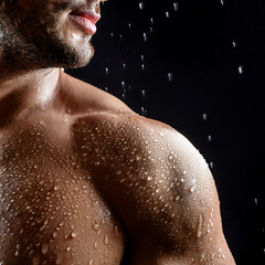 Wall Mural -  Close-up of a man's shoulder with water droplets, emphasizing muscular structure and fitnes_1(383)