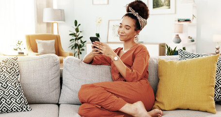 Canvas Print - Smartphone, smile and woman in home, sofa and chilling in living room, app and relax in apartment. Lounge, peace and happy in weekend, mobile and comfortable on couch, game and playing with internet