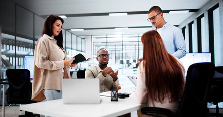 Aufkleber - Company Inside Meeting In Office Boardroom