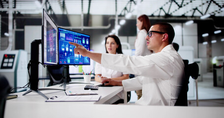 Leinwandbilder - Engineer Operators Using Scada System