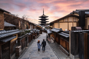 Young couple traveler looking at Yasaka Pagoda and Hokan-ji Temple, the famous tourist destination in Kyoto, Japan