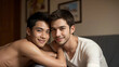 © colormirai - 部屋でくつろぐ親密なゲイカップル