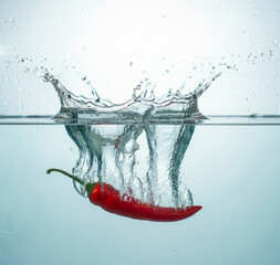 A red pepper is floating in a pool of water