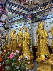 gold statues buddhist temple