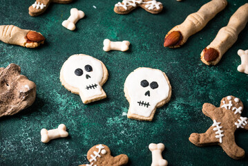 Halloween scary gingerbread cookies for party