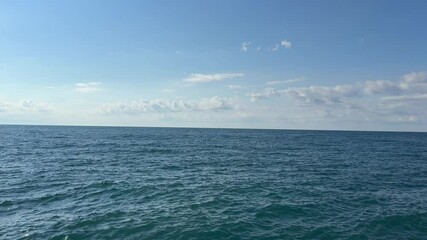 Wall Mural - ocean waves and sky horizon.