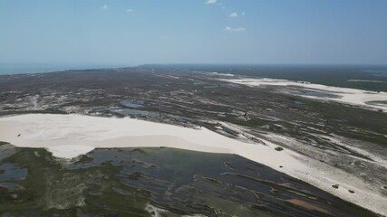 Wall Mural - Parque Nacional Jericoacoara Jeri Ceará Natureza Dunas Paisagens Praia Areia Oceano Pôr do Sol Costeiro Tropical Ondas Nordeste Brasil Flora Lagoas Vento Surf Luz Sol Aventura Turismo Deserto Drone