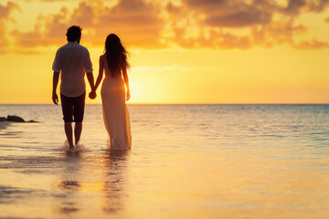 Wall Mural - Romantic Couple Sunset