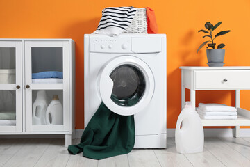 Canvas Print - Washing machine, towels and detergents in laundry room