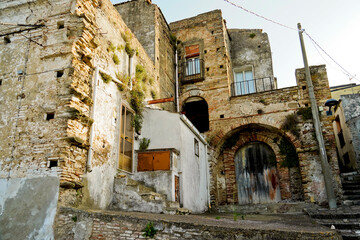 Il nucleo storico medievale del villaggio di Pomarico, Matera, Basilicata, Italia