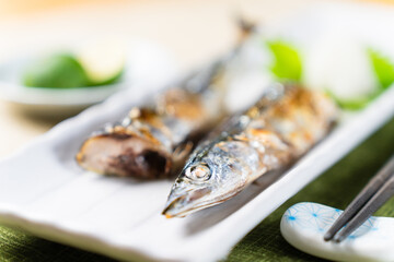 焼いた秋刀魚　食べ物イメージ