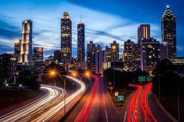 Atlanta's downtown skyscrapers ar dusk