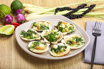 Grilled scallops with green onion