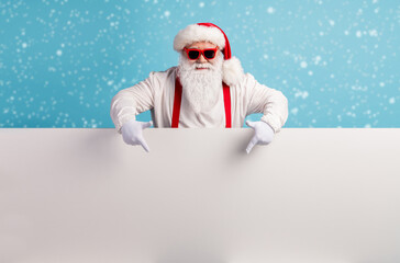 Wall Mural - portrait of his he nice attractive funky confident cool white-haired santa demonstrating copy space 