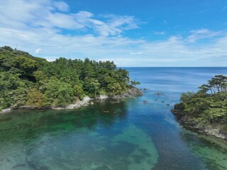 福井県　明鏡洞の付近の綺麗な海　ドローン空撮