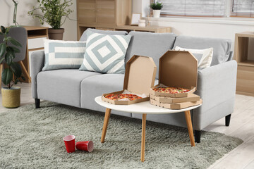 Canvas Print - Cardboard boxes with tasty pizzas on table in living room