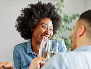 Canvas Print - woman drink party happy friend girl glass toast young alcohol celebration lifestyle fun female cheer holiday toasting friendship together wine celebrate girlfriend couple love