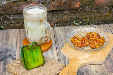 Village food menu consisting of a glass of milk, emping snacks and white sticky rice tape