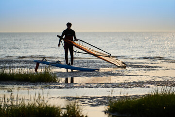 surfer am wattenmeer - cuxhaven