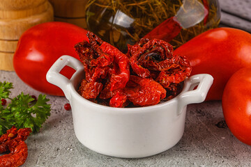 Canvas Print - Sundried red tomatoes in the bowl