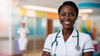 © Wabisabi - Giovane dottore donna di origini afro americane sorride in ospedale