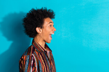 Poster - Side profile photo of young guy with funny chevelure wearing shirt scream attention looking copyspace isolated on cyan color background