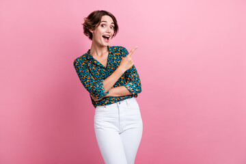 Poster - Portrait of impressed woman with bob hairstyle wear print blouse indicating at awesome sale empty space isolated on pink color background