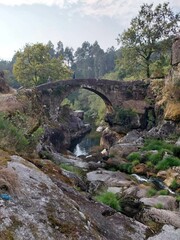 Wall Mural - Puente sobre el río Almofrei en Cotobade, Galicia