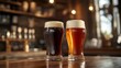 © eric.rodriguez - Vasos de cerveza clara y oscura con abundante espuma en la barra de un pub bar