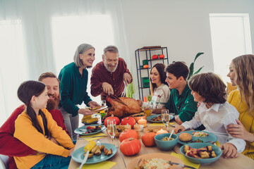 Poster - Photo of charming happy big family celebrating thanksgiving day serving table baked turkey indoors room home