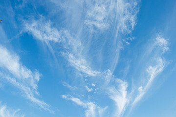 nubes con cielo azul en verano