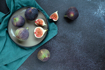 Fig on dark grey background 