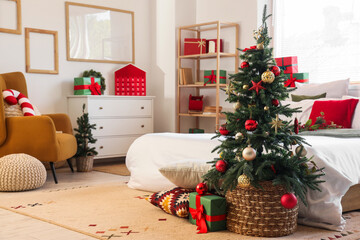 Poster - Bedroom with Christmas decoration and fir tree