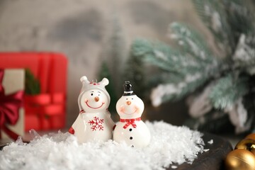 Wall Mural - Funny snowmen figures and Christmas decor on table