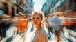 © MidJen - Jeune femme de face au milieu de la foule en mouvement