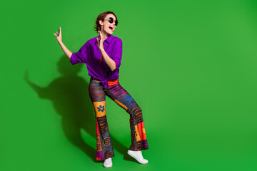 Canvas Print - Photo portrait of young positive lady with bob hair wearing stylish sunglass baggy pants dancing loves nightclubs isolated on green color background