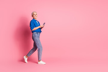 Poster - Full length photo of shiny attractive lady dressed blue shirt texting modern gadget empty space isolated pink color background