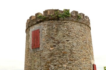 Vieille tour médiévale, village de Saint-Suliac, département d'Ille et Vilaine, Bretagne, France