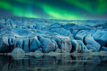 Wall Mural - aurora borealis over huge glacier