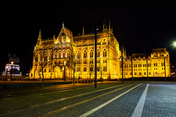 Wall Mural - Lajos Kossuth sqaure and Hungarian Parliament at night, Budapest