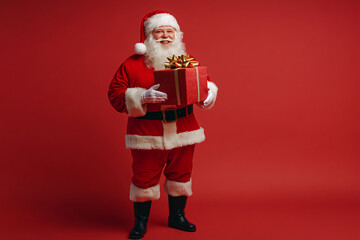 merry christmas and new year holidays background. blurred bokeh background with light bulbs and chri