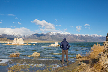 Canvas Print - Tourist on Mono lake