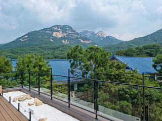 Canvas Print - It is an outdoor terrace with a view of Bukhansan Mountain.