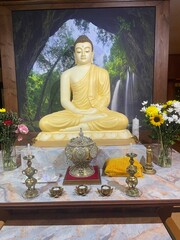 golden buddha statue