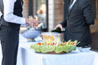 © Pascal STINFLIN - Serveurs préparant des flutes de champagne lors d'une réception en restaurant traiteur