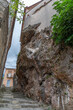 © Pierre Violet - Ruelle étroite et pittoresque, à flanc de colline et de rocher, à Maratea, Italie