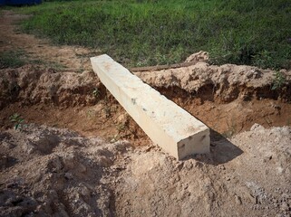 construction of a building, piles used for small emergency bridges